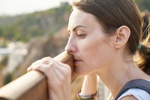 属虎的女人短命62年，62年属虎人短命吗