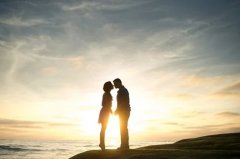 属鼠女人分手后还会复合吗，属鼠女分手后还爱着前任的表现