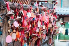 本命年穿红色由谁来买，本命年穿红要注意什么